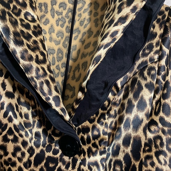 DESIGN TODAY’S VINTAGE ANIMAL PRINT JACKET WITH WIRED DOUBLE COLLAR.Y2K
BOHO MED - Picture 14 of 16